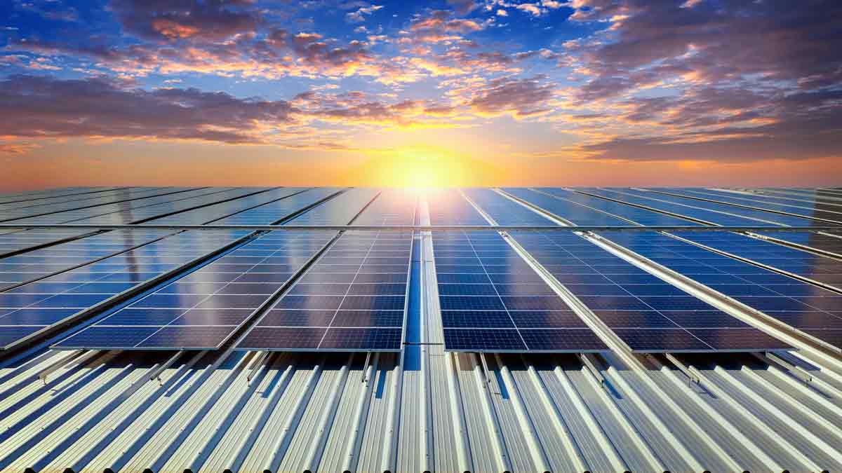 Commercial rooftop solar installation